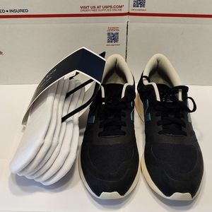 New Balance 420 size 11 plus socks!